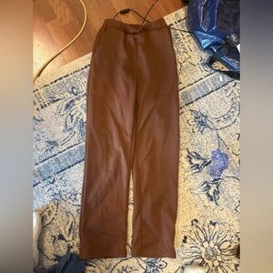 Brown sweatpants with pockets
